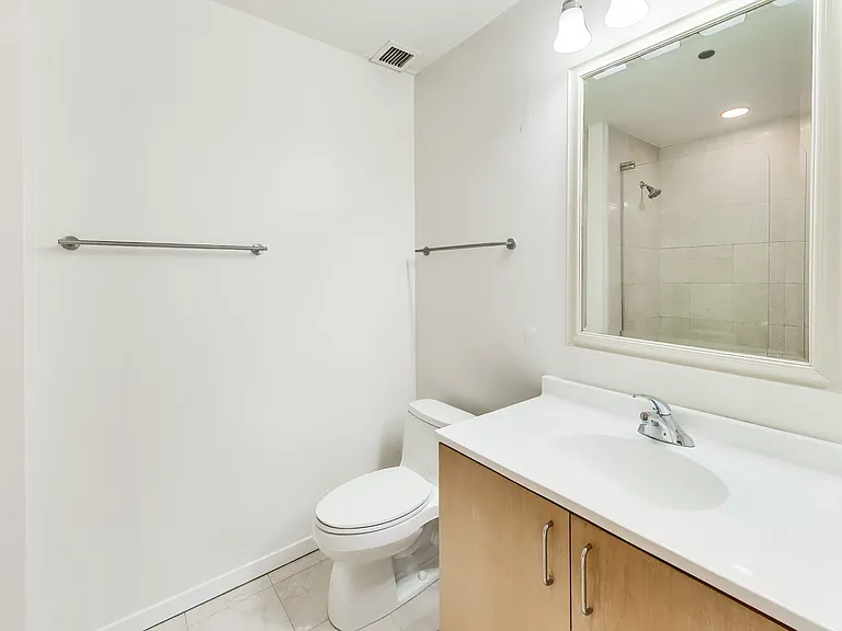600 N Kingsbury St #809 — Photo 10