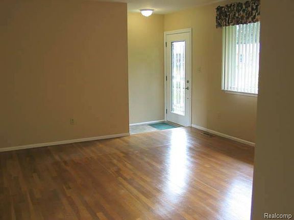 5th image of 11162 Terry St