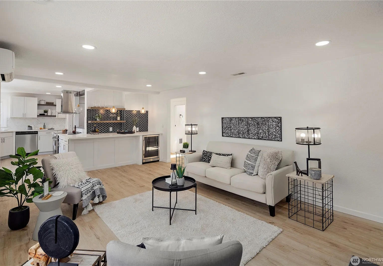 4 bed, 1200 sqft, $2,890 — Photo 4