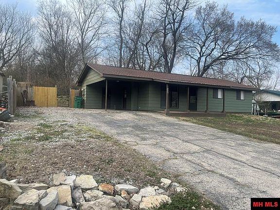 3rd image of 508 Hackberry