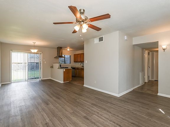 3rd image of 6937 Sandybrook Dr