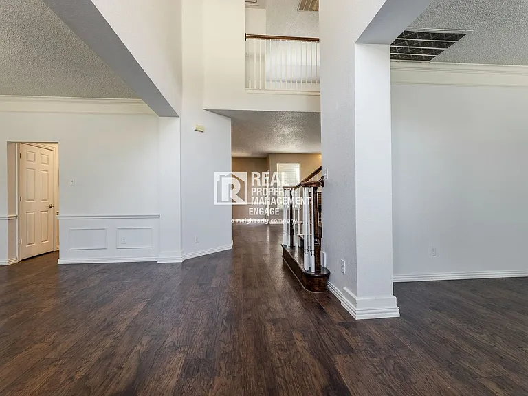 8817 Pocono Dr — Photo 4