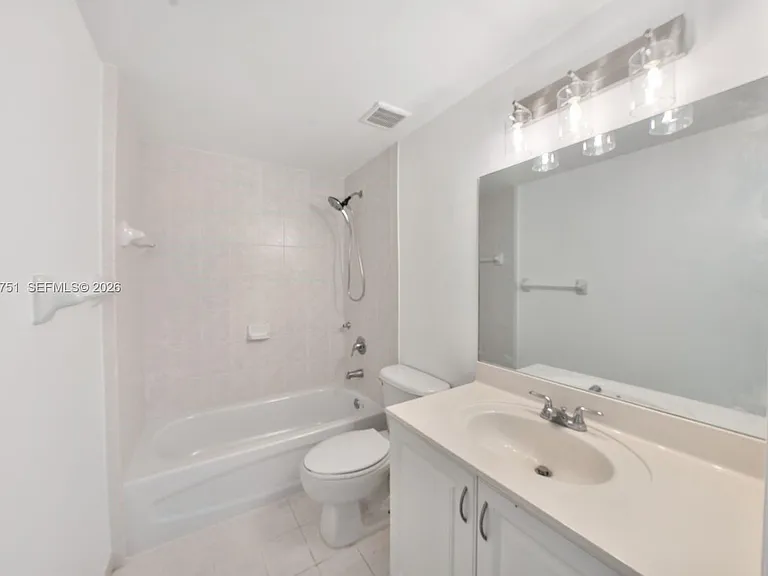 215 SW 42nd Ave #507 — Photo 10