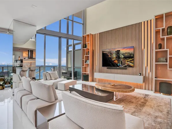 1100 Biscayne Blvd, Miami, FL