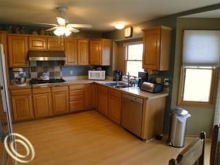 3rd image of 7452 Peppermill Dr