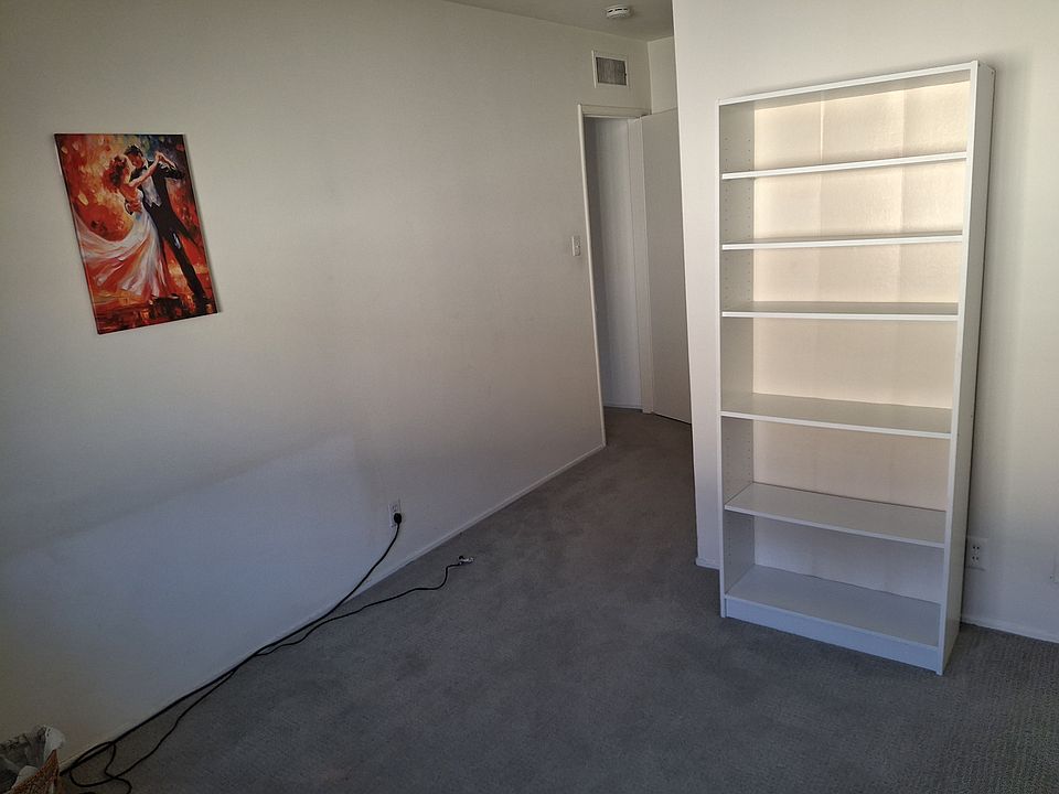 Door to hallway, walk in closet and bathroom.