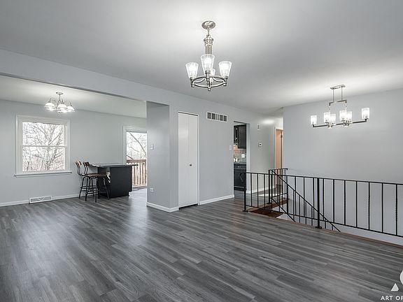 3rd image of 22442 Imperial Dr