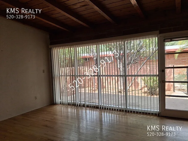 2431 E 2nd St — Photo 7