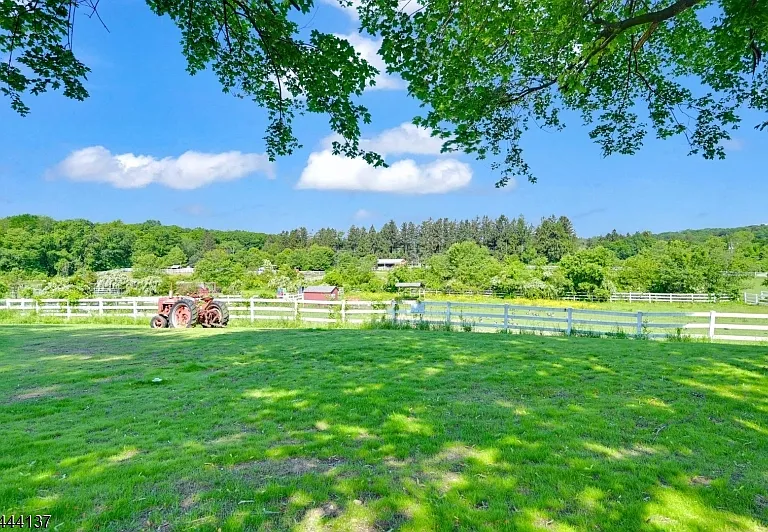 425 Powerville Rd — Photo 3