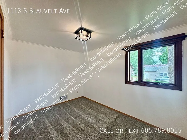 1113 S Blauvelt Ave — Photo 24