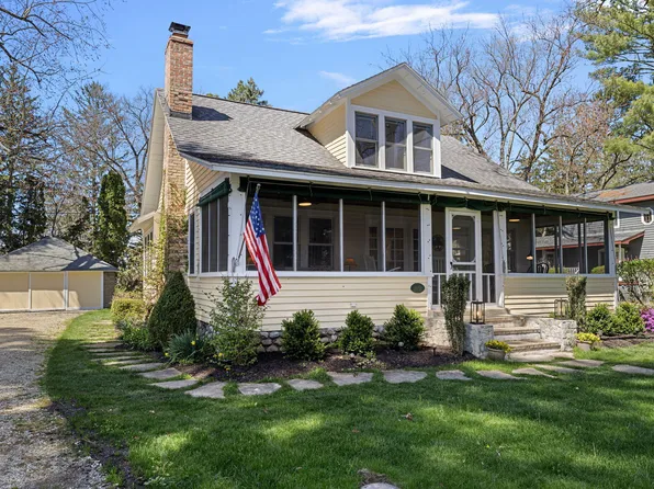 11051 Elmwood Dr, New Buffalo, MI 49117