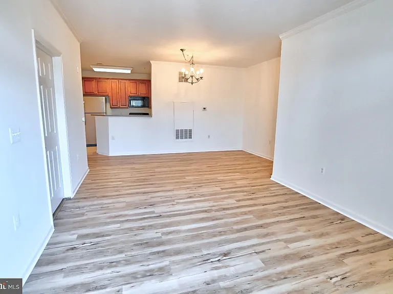 21216 McFadden Sq #108 — Photo 40