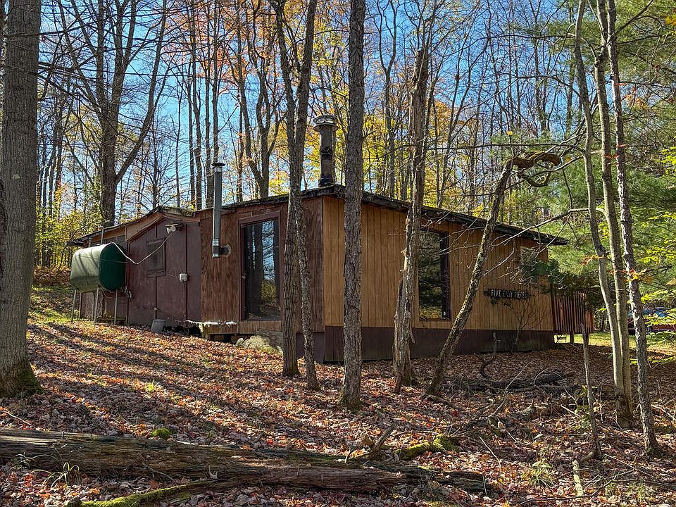 28th image of 1162 Cowley Hill Rd