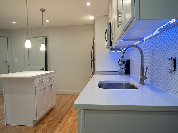 4th image of 37 Jefferson Ave #2