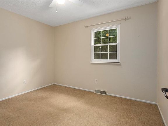 5th image of SW Rockwood St