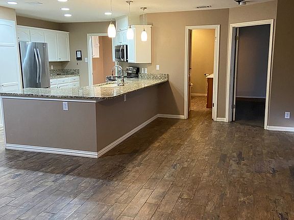 3rd image of 4230 Laurel Oak Dr