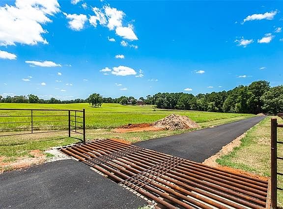 2nd image of 897 Old Highway 31 Ln
