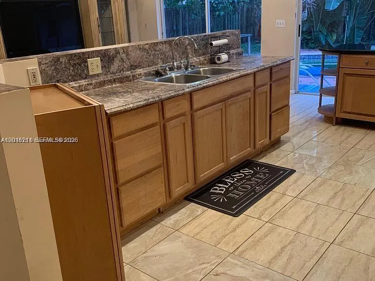10340 SW 15th St — Photo 5