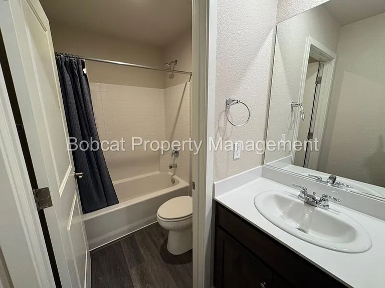914 Garden Ct — Photo 16