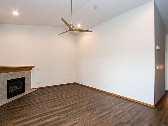 3rd image of 541 E Goldfinch Dr