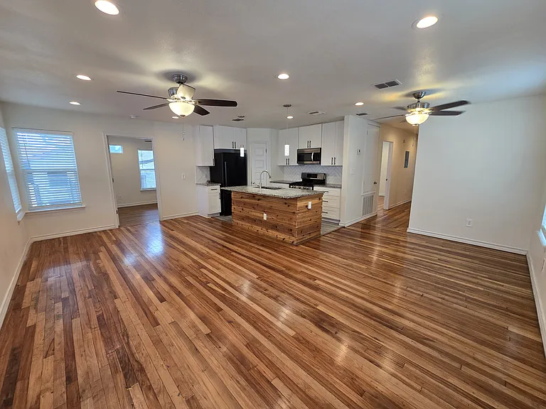 1338 W Elsmere Pl — Photo 4