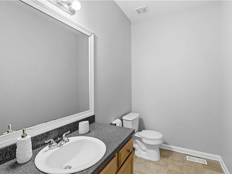 639 Ira St SW — Photo 10
