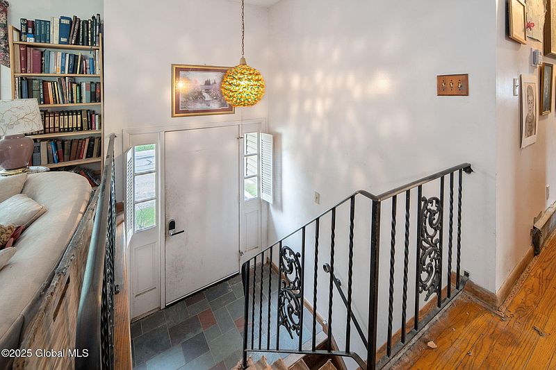 5th image of 250 Hillcrest Avenue