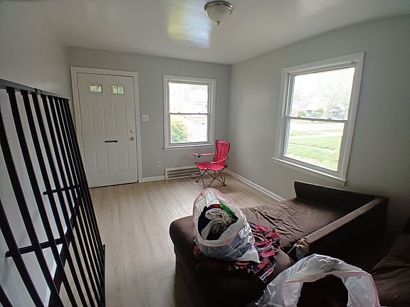 3rd image of 15143B Evergreen Rd