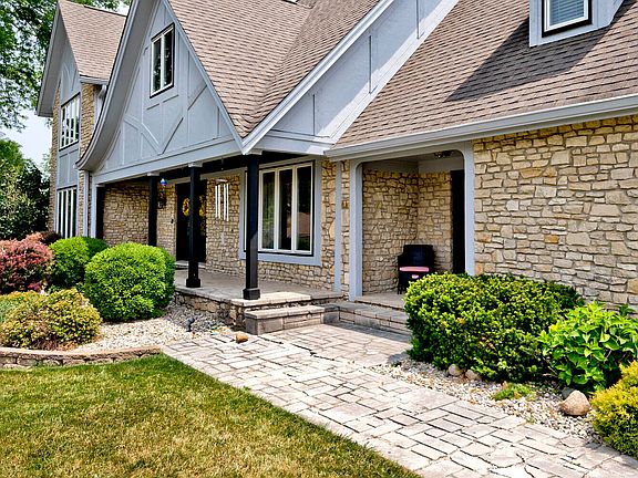 2nd image of 2291 Woodsway Dr