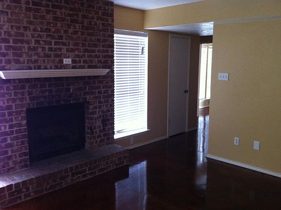4th image of 212 Shrum Ct