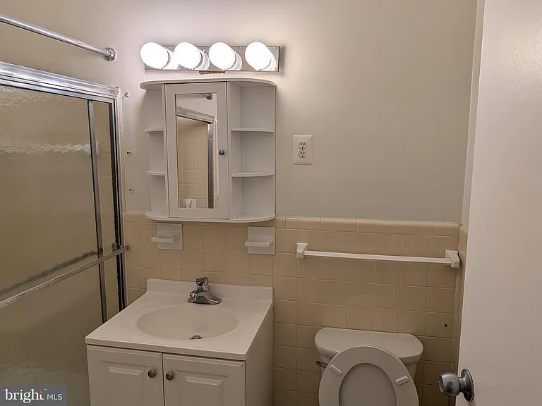 10401 Grosvenor Pl #310 — Photo 19