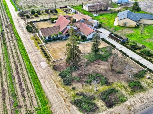 9117 E Mountain View Ave, Selma, CA 93662