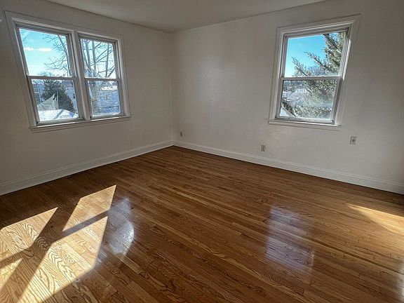 4th image of 156 Alexander Ave Floor 1