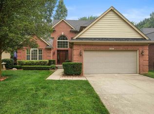 8313 Pine Creek Dr, Shelby Township, MI 48316