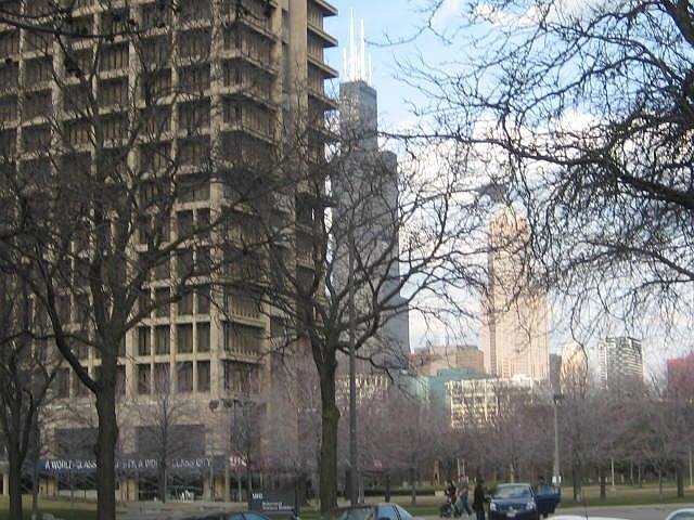 UIC Campus & University Hall view front gate