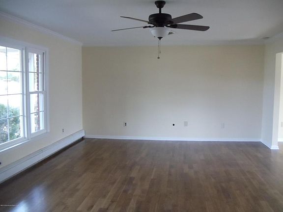 5th image of 250 Chelsea Ave
