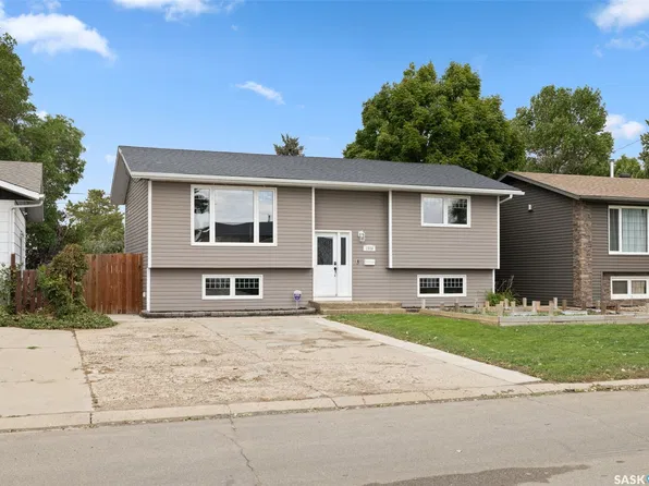 1538 SPADINA Street W, Moose Jaw, SK S6H 7E6