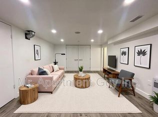 679 Limeridge Rd E #3, Hamilton, ON L8W 1A4