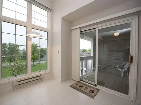 8991 Woodbridge Dr #8991, Greendale, WI 53129