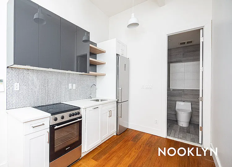 228 Kingsland Avenue — Photo 1