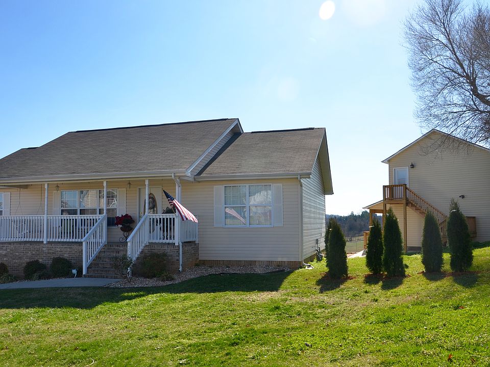 1st image of 252 Mulberry Ln NE