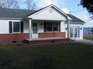 215 Riverside Dr, Sneads Ferry, NC 28460