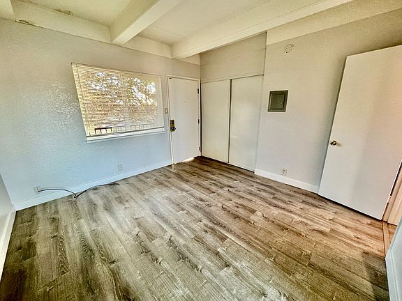 3rd image of 170 21st St APT C