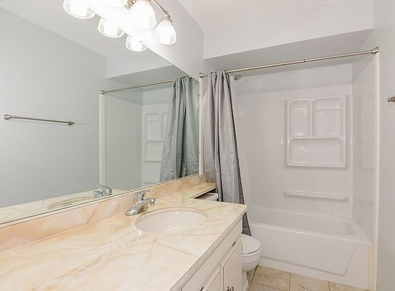 4th image of 18W237 Lowell Ln #237