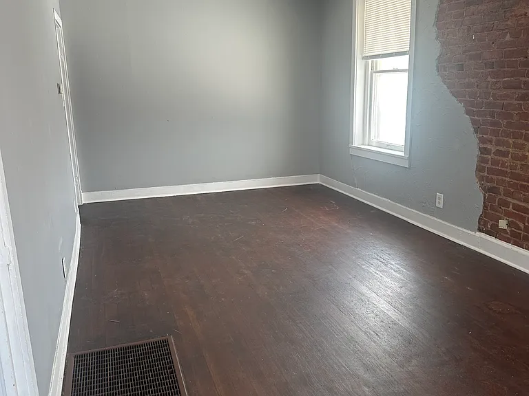 331 Commercial St #4 — Photo 2