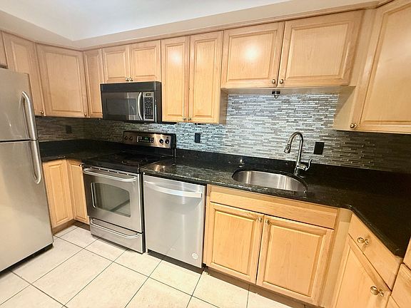 2nd image of 631 N Orange Ave Unit 102
