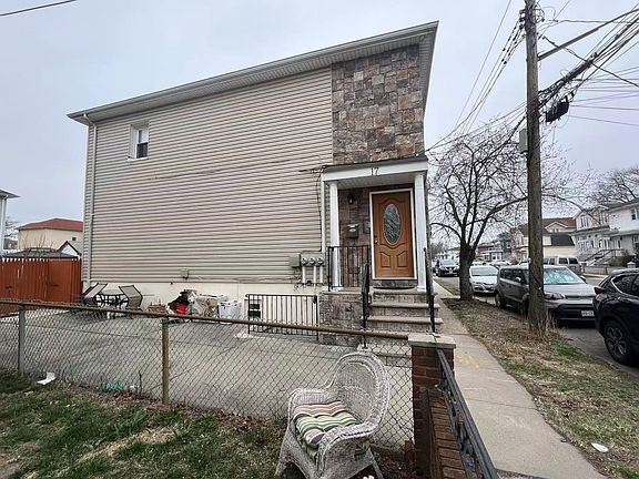2nd image of 17 Winfield St Floor 2