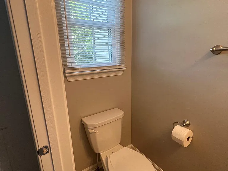 1031 Murdoch Ct — Photo 5