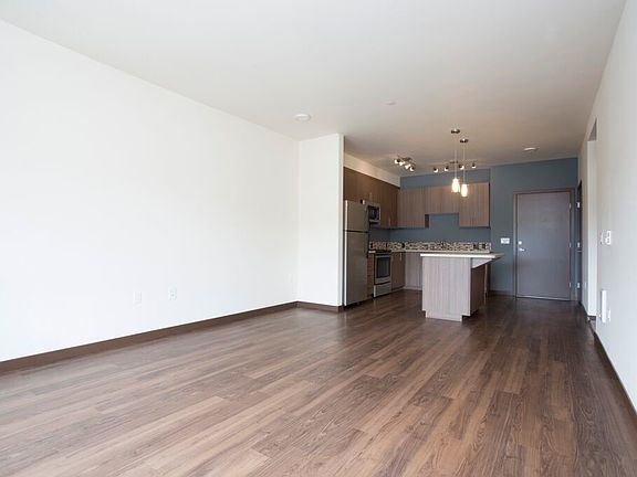 3rd image of 736 8th Ave NE Unit 323