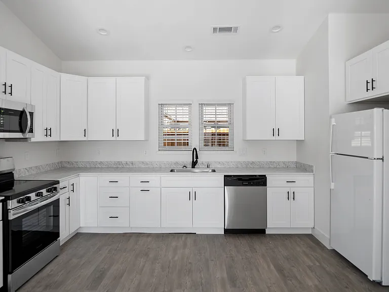 923 S Lee Ave — Photo 7